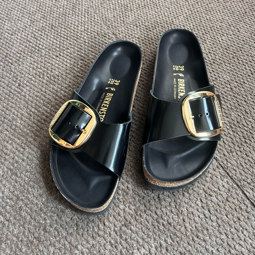 Madrid Big Buckle sandal